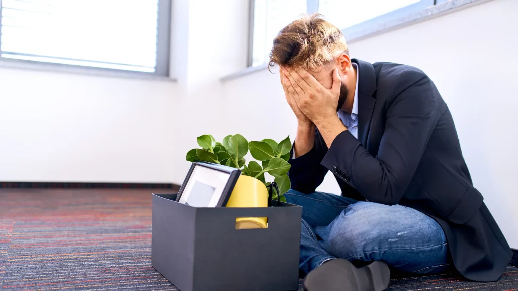 Cada vez son más las empresas grandes dedicadas a los transportes públicos como Metro o Conductores de autobuses que han implementado protocolos de detección de drogas en el trabajo mediante nuevas técnicas de detección en sudor. Estas técnicas no están muy estudiadas y suelen arrojar positivo a los muchos días de haber consumido. Si estás envuelto en un problema como este, no dudes en consultarnos para explicarte todas las posibilidades de defensa que tienes y conservar tu empleo en estas empresas.